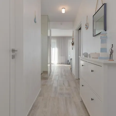 Sunny By Renters Appartamento