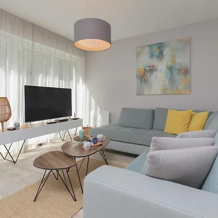 Apartment Sunny By Renters Lukecin