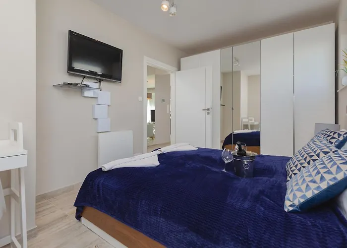 Sunny By Renters * Lukecin